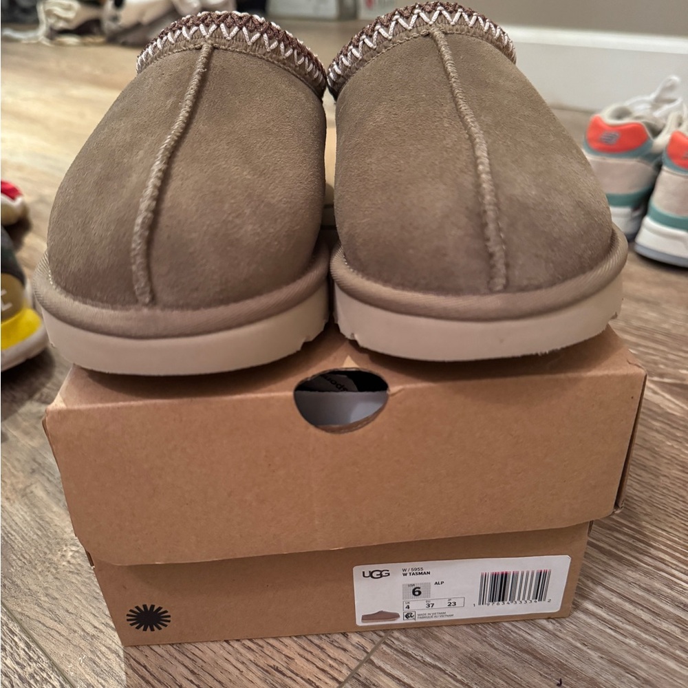 Uggs— Tasman in Taupe - Picture 2 of 7